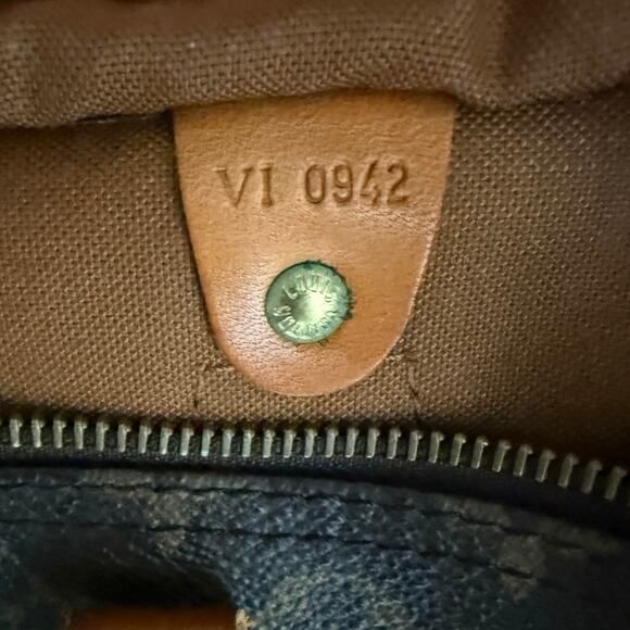 Louis Vuitton Vintage Speedy 30 in Traditional Monogram - Picture 10 of 10